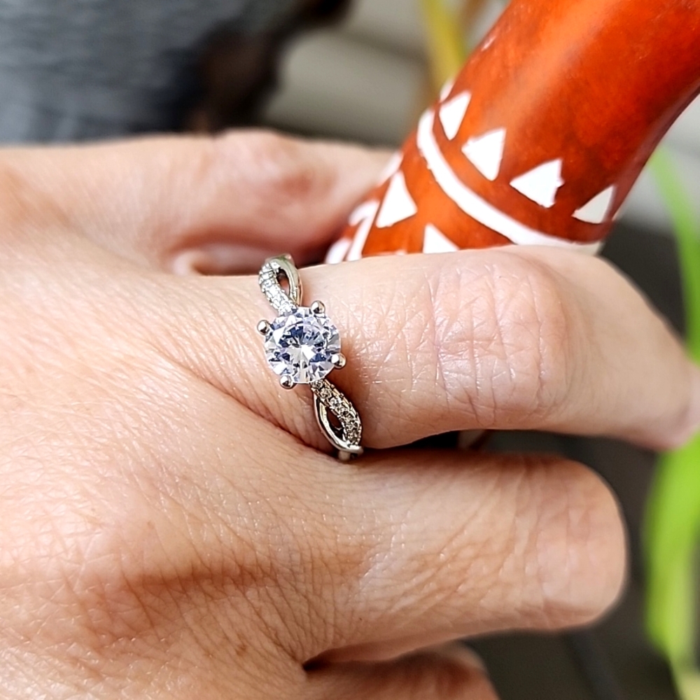 BRAND NEW cubic zirconia ring